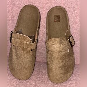 Canvas Clogs, size 9/40, khaki color